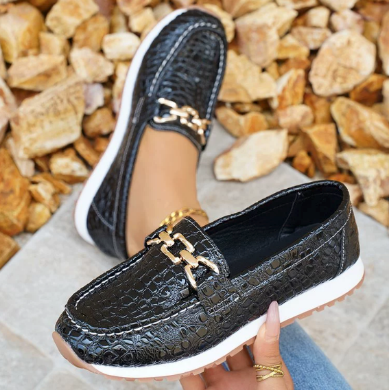 Emmy - Mustat krokotiilikuosilla varustetut loaferit